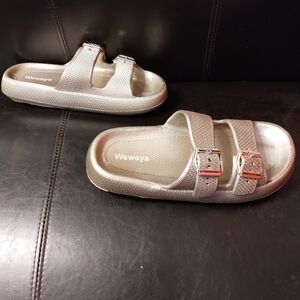 NEW!!  GOLD SLIDES.  SZ 9.5